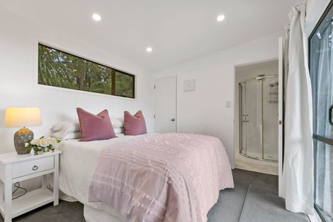 Photo of property in 91 Mountain Road, Henderson Valley, Auckland, 0612