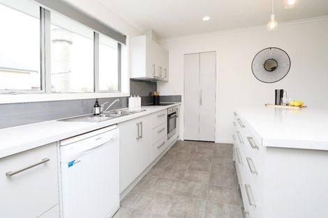 Photo of property in 12 Queen Street, Winton, 9720