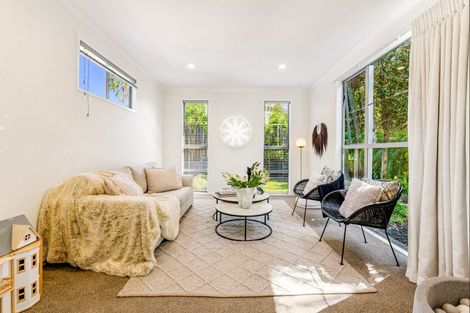 Photo of property in 11a Church Street, Northcote Point, Auckland, 0627