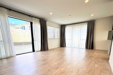 Photo of property in 12 William Calvert Drive, Swanson, Auckland, 0614