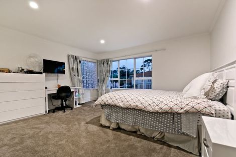 Photo of property in 18 Mansion Court, West Harbour, Auckland, 0618