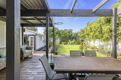 Photo of property in 15 Kingdale Road, Henderson, Auckland, 0610