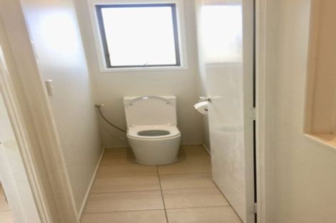 Photo of property in 162 Luckens Road, West Harbour, Auckland, 0618