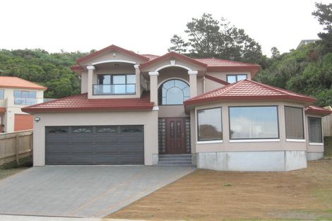 Photo of property in 8 Domett Street, Newlands, Wellington, 6037