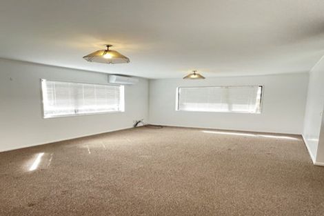 Photo of property in 58 Aviemore Drive, Highland Park, Auckland, 2010