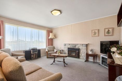 Photo of property in 15 Tiki Street, New Lynn, Auckland, 0600