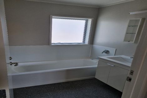 Photo of property in 42a Sunset Road, Unsworth Heights, Auckland, 0632