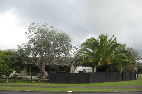 Photo of property in 1 Marvon Downs Avenue, Pakuranga Heights, Auckland, 2010