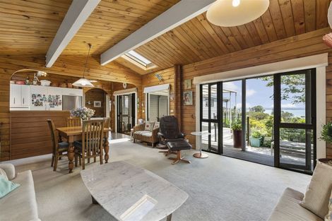 Photo of property in 22 Kathy Terrace, Stanmore Bay, Whangaparaoa, 0932