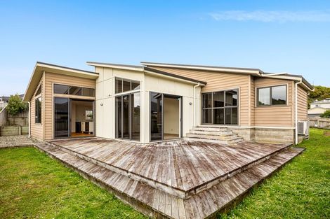 Photo of property in 26 Aspiring Terrace, Aotea, Porirua, 5024