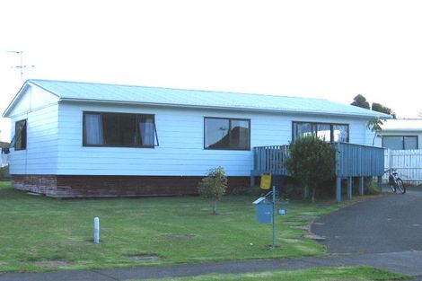 Photo of property in 23 Compass Place, Te Atatu Peninsula, Auckland, 0610