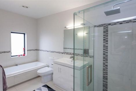 Photo of property in 1152b South Road, Oakura, 4314