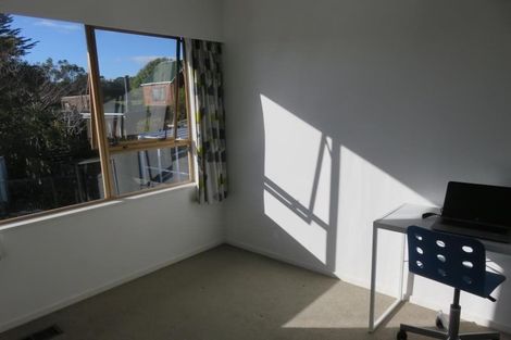 Photo of property in 102 Churton Drive, Churton Park, Wellington, 6037
