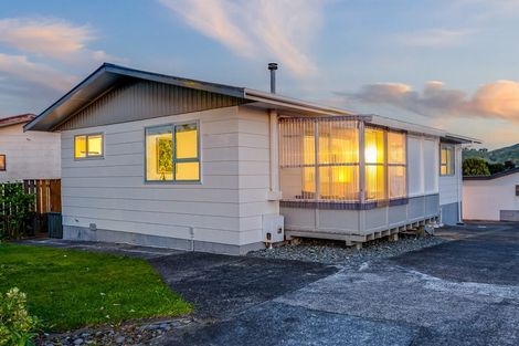 Photo of property in 3 Toporoa View, Ascot Park, Porirua, 5024