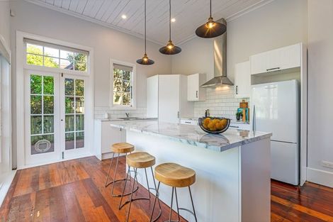 Photo of property in 19 Alfred Street, Roslyn, Palmerston North, 4414