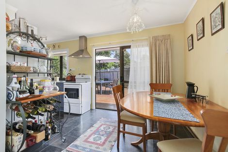 Photo of property in 73 Stottholm Road, Titirangi, Auckland, 0604