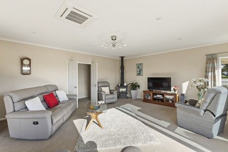 Photo of property in 5 Vardon Way, Waiwhakaiho, New Plymouth, 4312