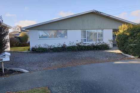 Photo of property in 73 Greendale Avenue, Avonhead, Christchurch, 8042