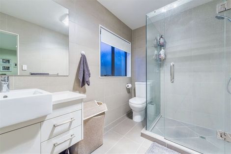 Photo of property in 137 Luckens Road, West Harbour, Auckland, 0618