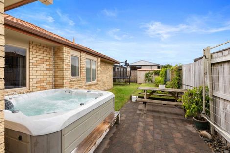 Photo of property in 3 Mcleod Place, Papamoa Beach, Papamoa, 3118