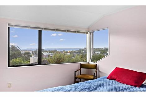 Photo of property in 2/37 Woodlands Crescent, Browns Bay, Auckland, 0630