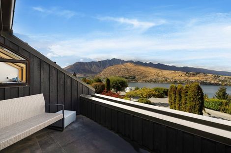 Photo of property in 19 Goldfield Heights, Queenstown, 9300