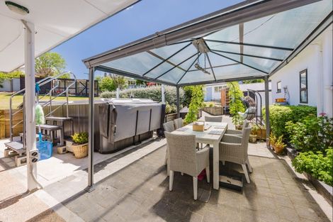 Photo of property in 20 Domain Road, Waipawa, 4210