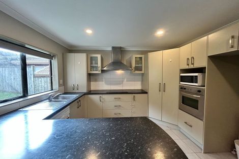 Photo of property in 45 Helleur Road, Massey, Auckland, 0614