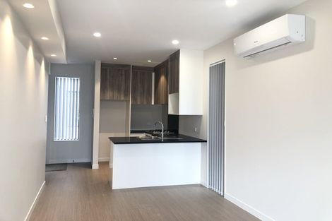 Photo of property in 2/21 Akoranga Drive, Northcote, Auckland, 0627