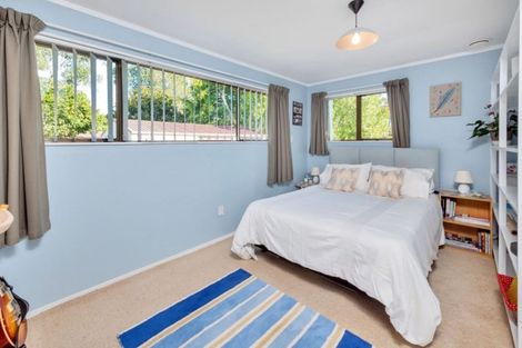 Photo of property in 60 Kaipara Road, Papakura, 2582