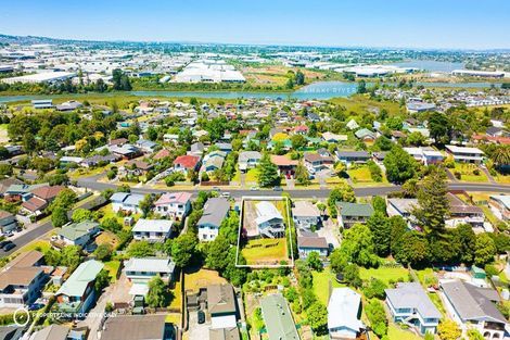 Photo of property in 33 Riverhills Avenue, Pakuranga Heights, Auckland, 2010