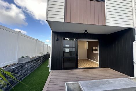 Photo of property in 17b Midgley Road, West Harbour, Auckland, 0618