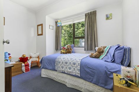 Photo of property in 73 Stottholm Road, Titirangi, Auckland, 0604