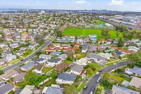 Photo of property in 13 Kennedy Avenue, Forrest Hill, Auckland, 0620