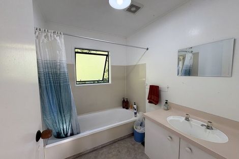 Photo of property in 28 Hookway Grove, Paraparaumu, 5032