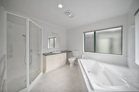 Photo of property in 20 Yarlside Place, Northpark, Auckland, 2013