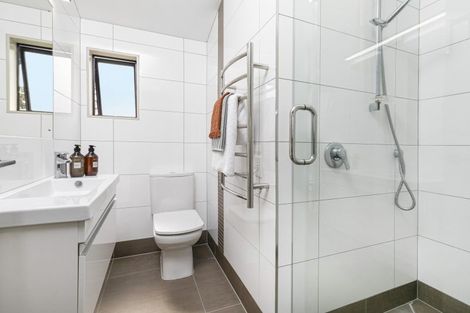 Photo of property in 33 Waipuia Place, Greenhithe, Auckland, 0632