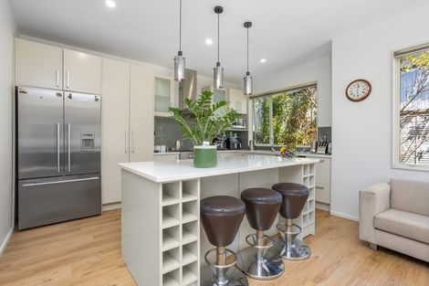 Photo of property in 218 Greenhithe Road, Greenhithe, Auckland, 0632