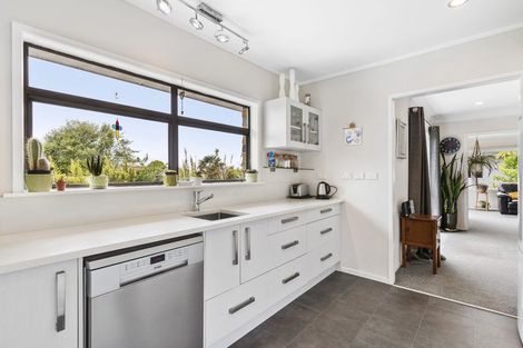 Photo of property in 96 Colwill Road, Massey, Auckland, 0614