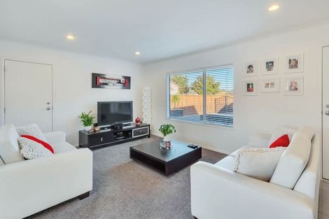 Photo of property in 15 Russett Grove, Henderson, Auckland, 0612