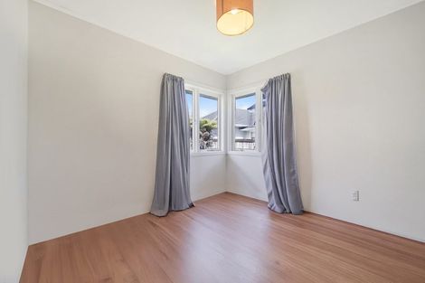 Photo of property in 5 Shamrock Lane, Te Atatu Peninsula, Auckland, 0610