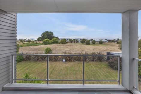 Photo of property in 31 Linkwater Way, Parklands, Christchurch, 8083