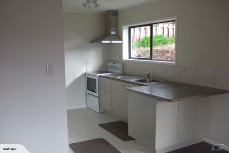 Photo of property in 2/10 Metric Place, Te Atatu South, Auckland, 0610