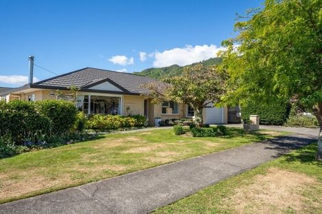 Photo of property in 5a Hemi Street, Waikanae, 5036