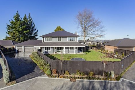 Photo of property in 13 Mcivor Place, Rangiora, 7400