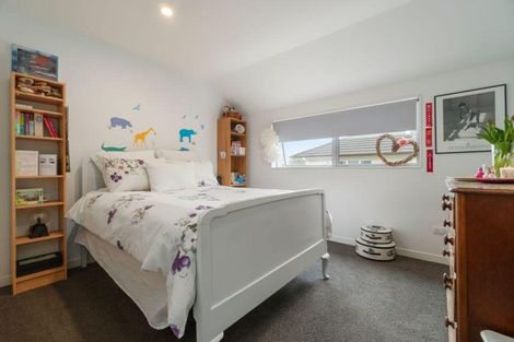 Photo of property in 1 Fathom Place, Te Atatu Peninsula, Auckland, 0610