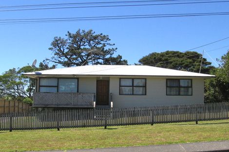 Photo of property in 14 Kia Ora Road, Beach Haven, Auckland, 0626
