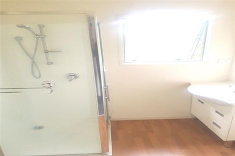 Photo of property in 35 Fruitvale Road, New Lynn, Auckland, 0600