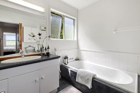 Photo of property in 36 Coroglen Avenue, Birkenhead, Auckland, 0626