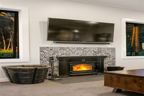 Photo of property in 251 Kaipara Road, Papakura, 2582